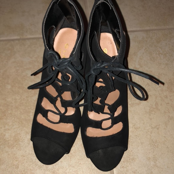 Heels - Picture 2 of 7